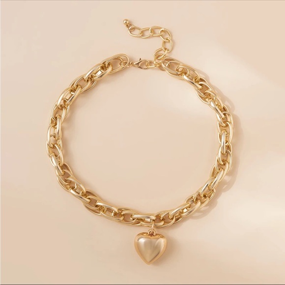 GOLD OR SILVER CHOKER NECKLACE WITH LARGE HANGING HEART - Picture 5 of 9